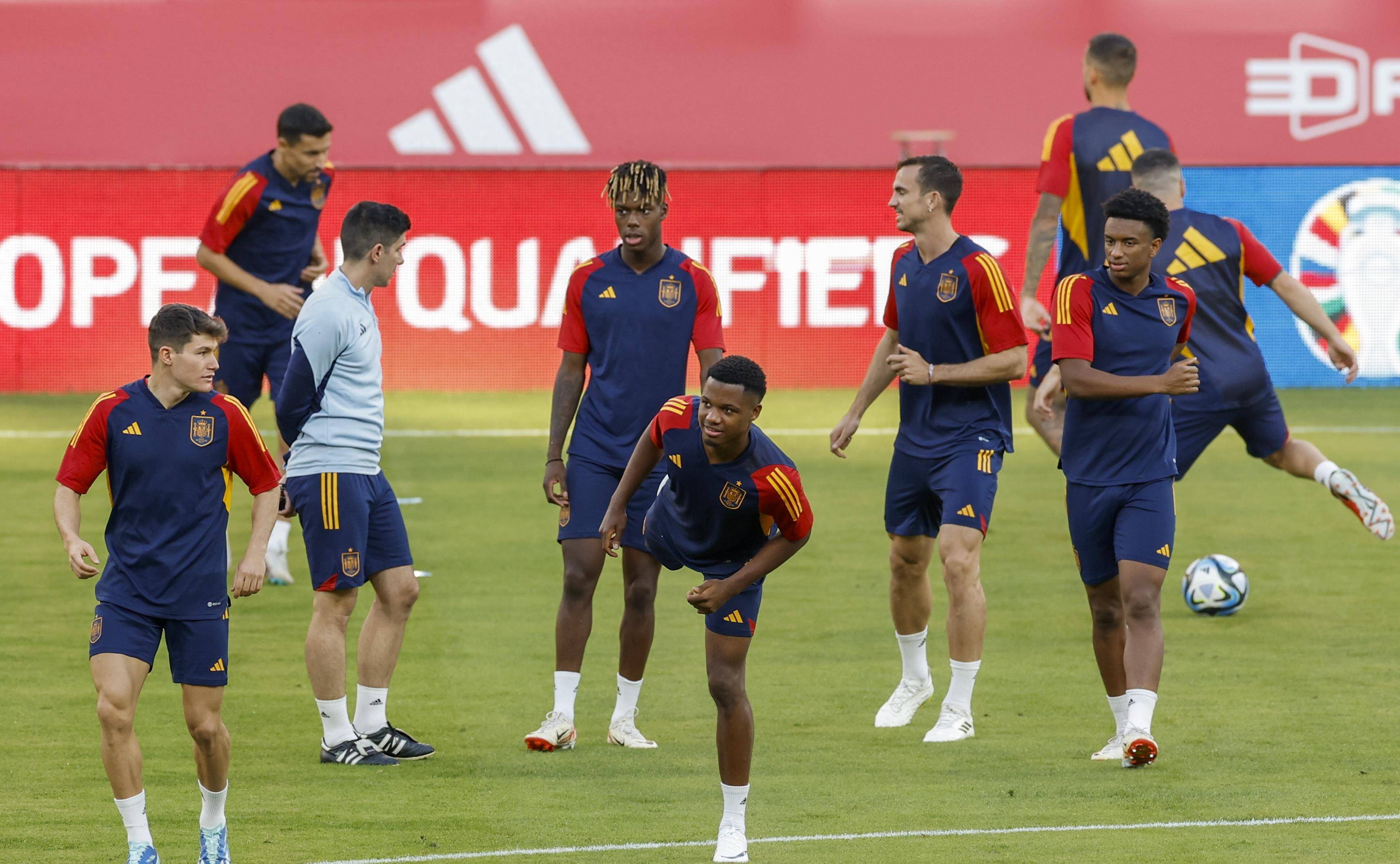 欧洲预选赛临近开打，球员们备战训练全力以赴(欧洲预选赛踢完了吗?)